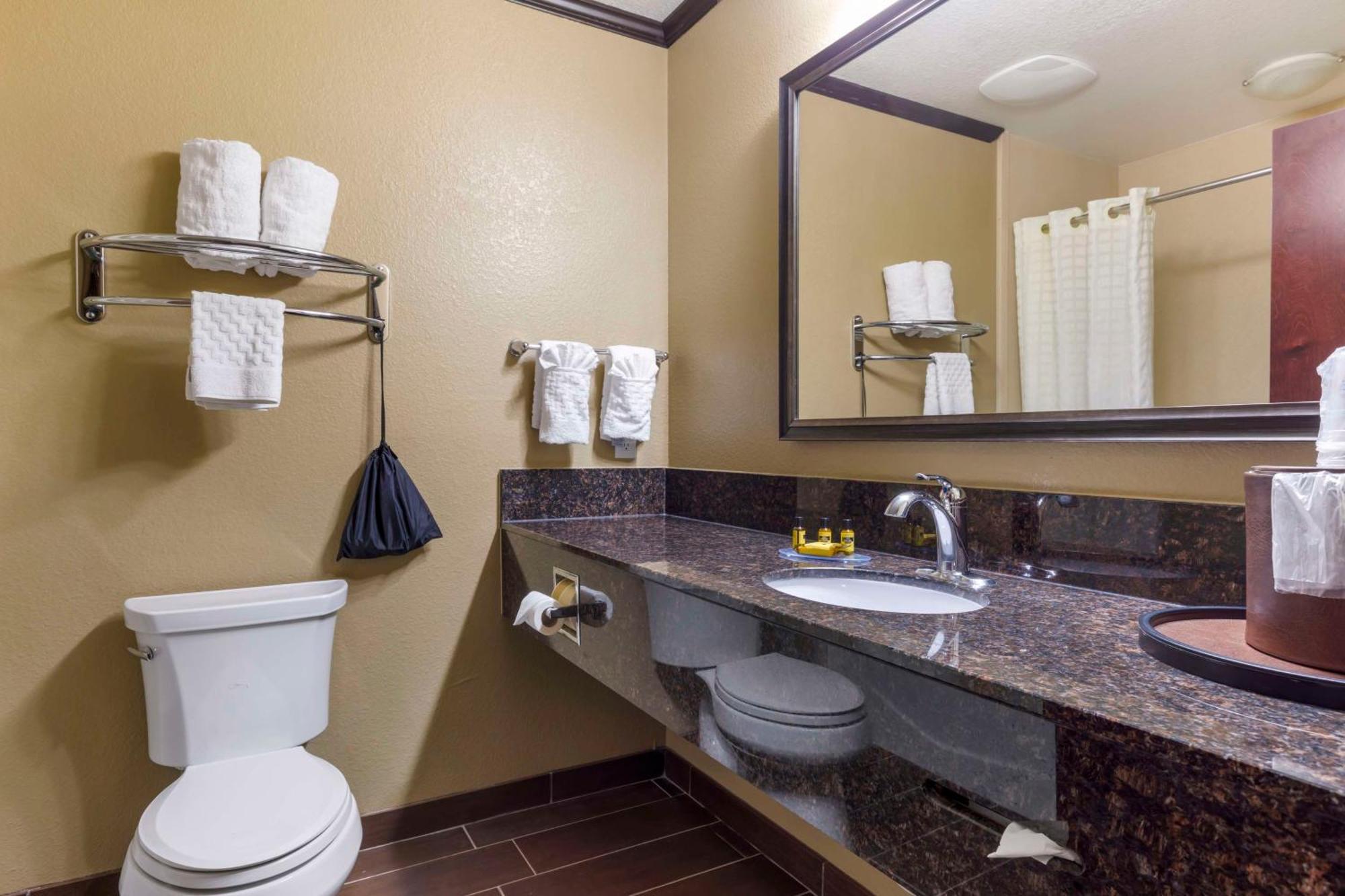 Best Western Plus Classic Inn And Suites Center Exterior photo